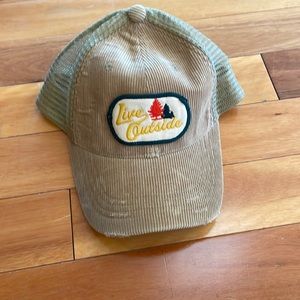 Never worn live outside had